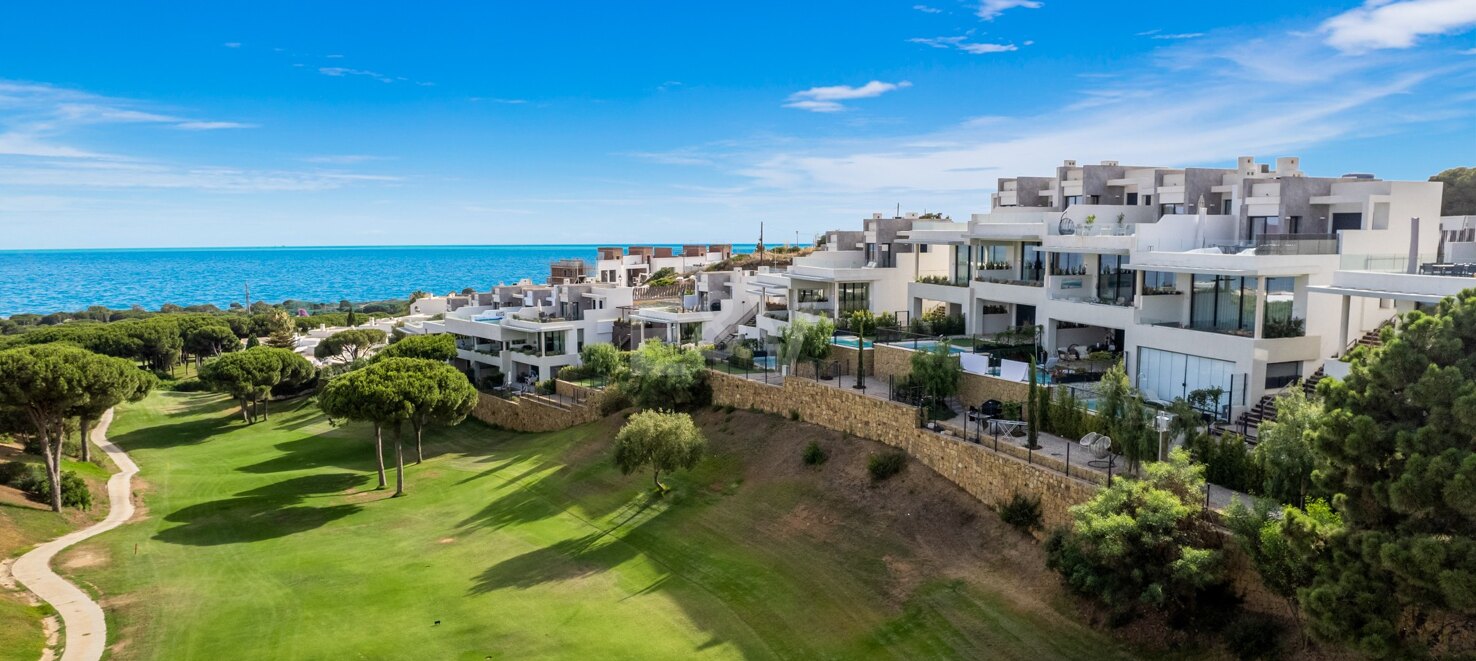 Luxuriöses Stadthaus in Cabopino mit Meer- und Grünblick