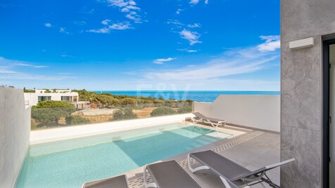 Maison de ville de luxe à Cabopino avec vue sur la mer et le vert