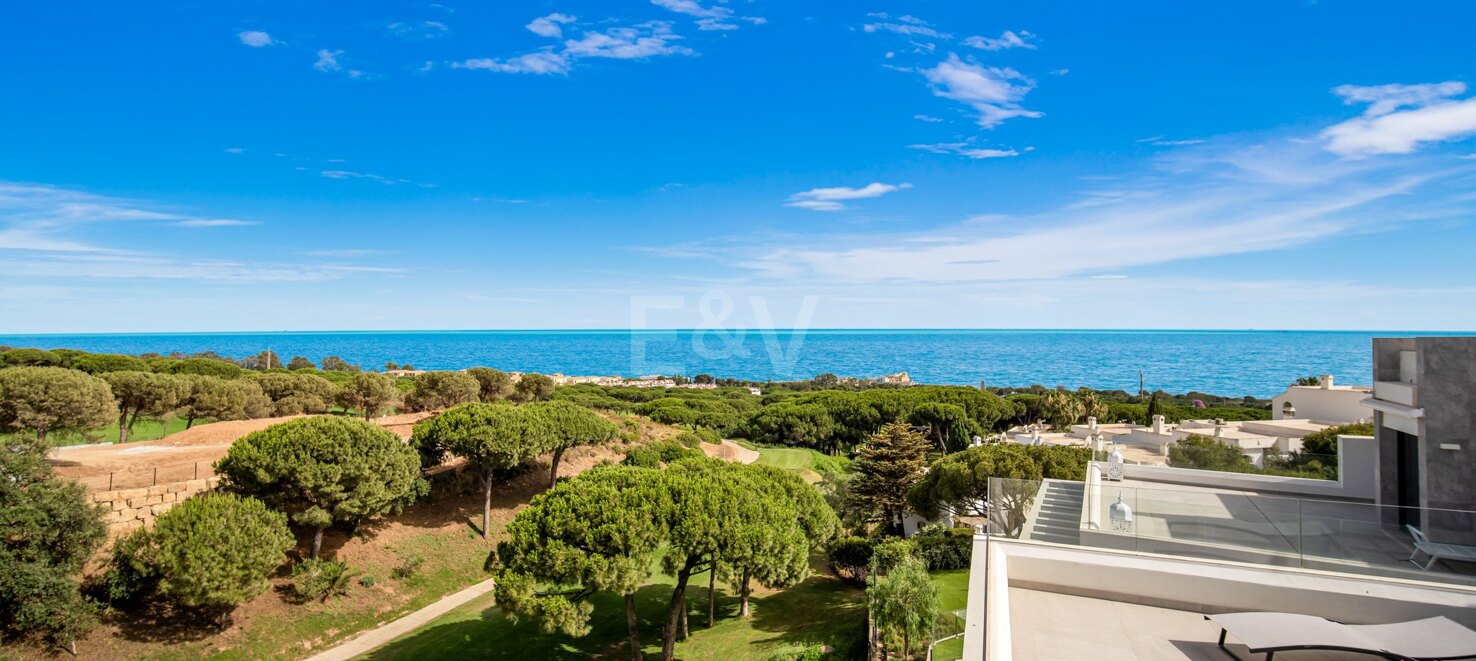 Luxuriöses Stadthaus in Cabopino mit Meer- und Grünblick