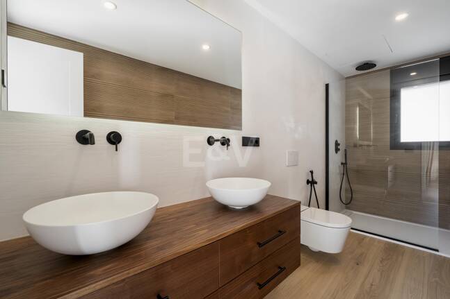 South-Facing Villa with Panoramic Sea Views in Marbella’s Golden Mile