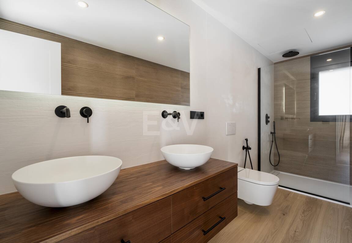 South-Facing Villa with Panoramic Sea Views in Marbella’s Golden Mile