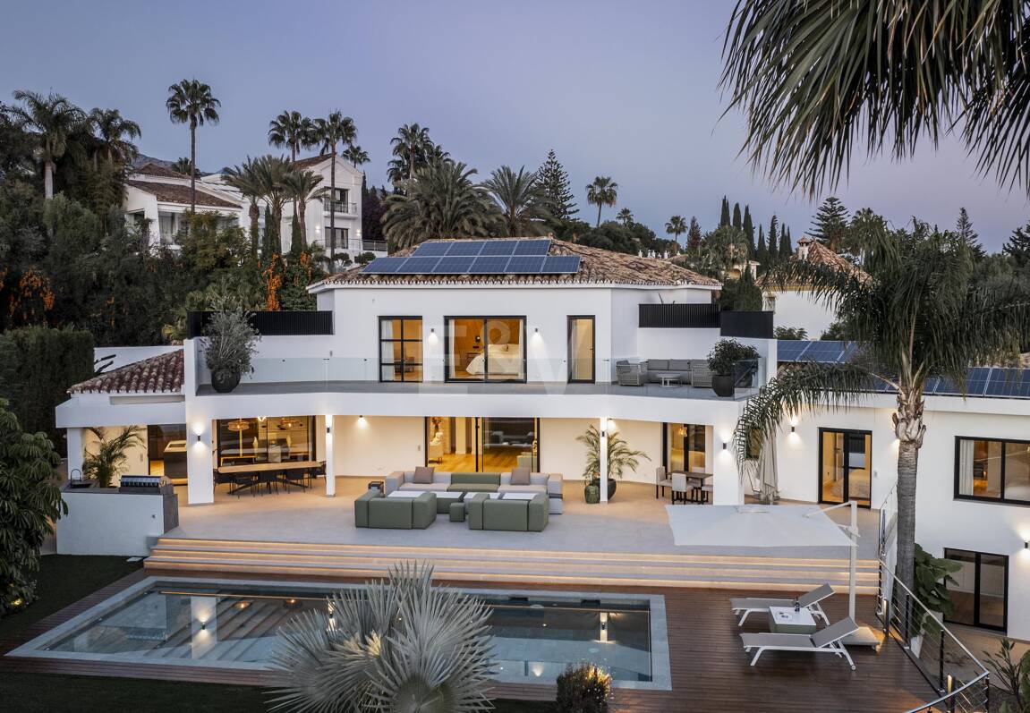 South-Facing Villa with Panoramic Sea Views in Marbella’s Golden Mile