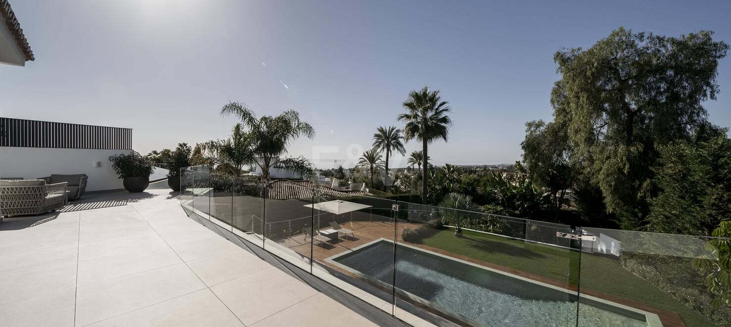 South-Facing Villa med panoramautsikt över havet i Marbellas Golden Mile