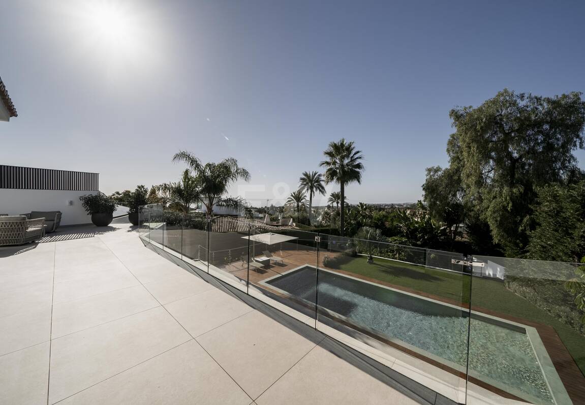 South-Facing Villa with Panoramic Sea Views in Marbella’s Golden Mile