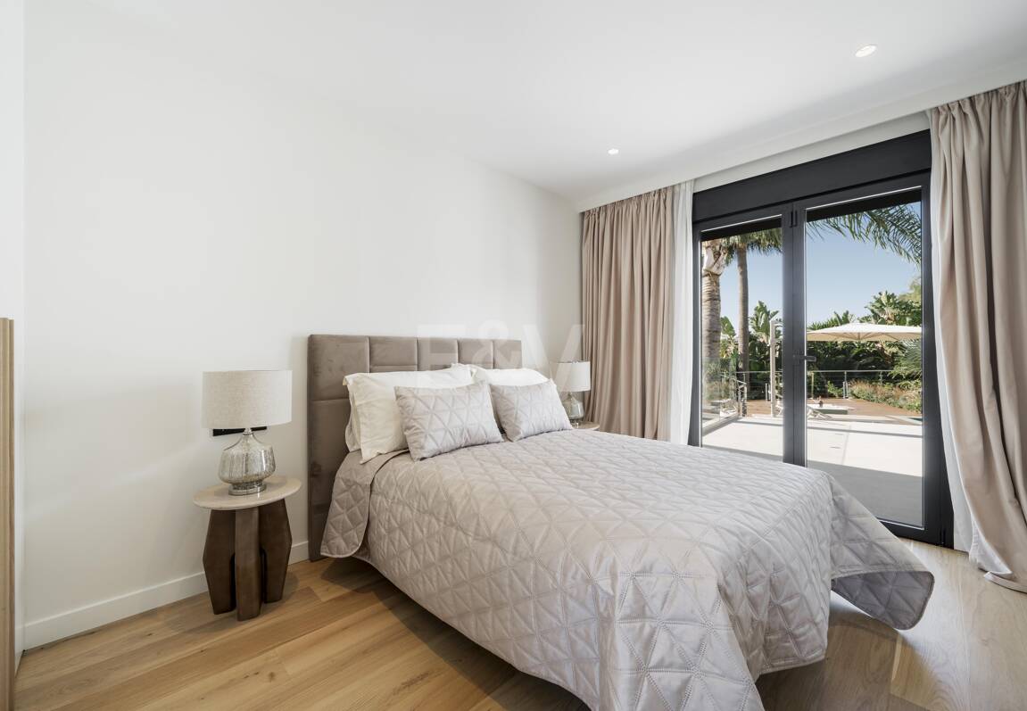 South-Facing Villa with Panoramic Sea Views in Marbella’s Golden Mile