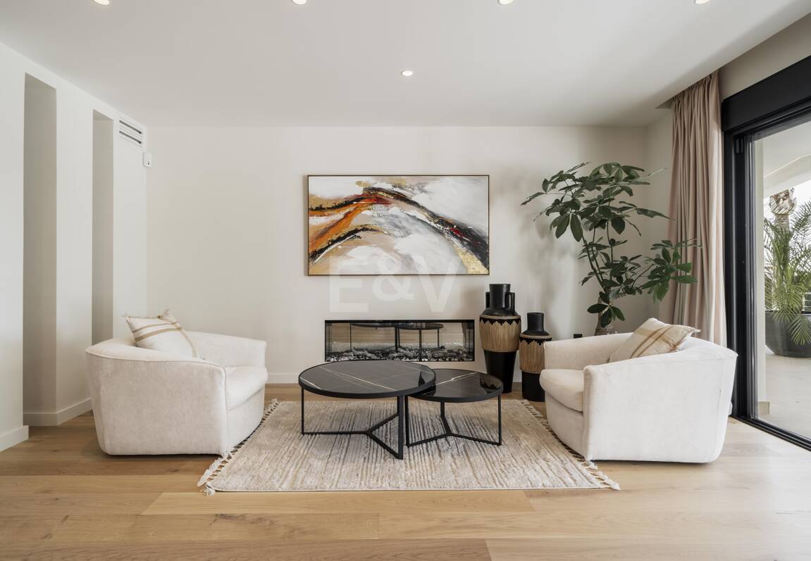 South-Facing Villa with Panoramic Sea Views in Marbella’s Golden Mile