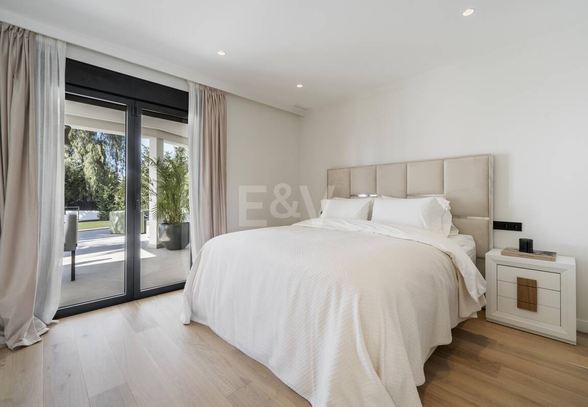 South-Facing Villa with Panoramic Sea Views in Marbella’s Golden Mile