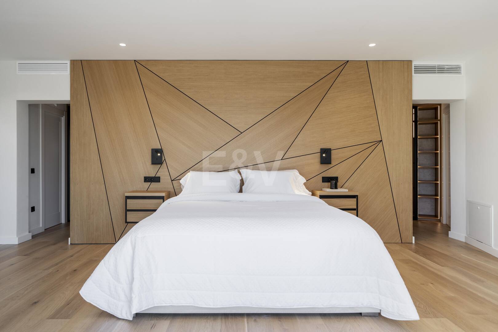 South-Facing Villa with Panoramic Sea Views in Marbella’s Golden Mile