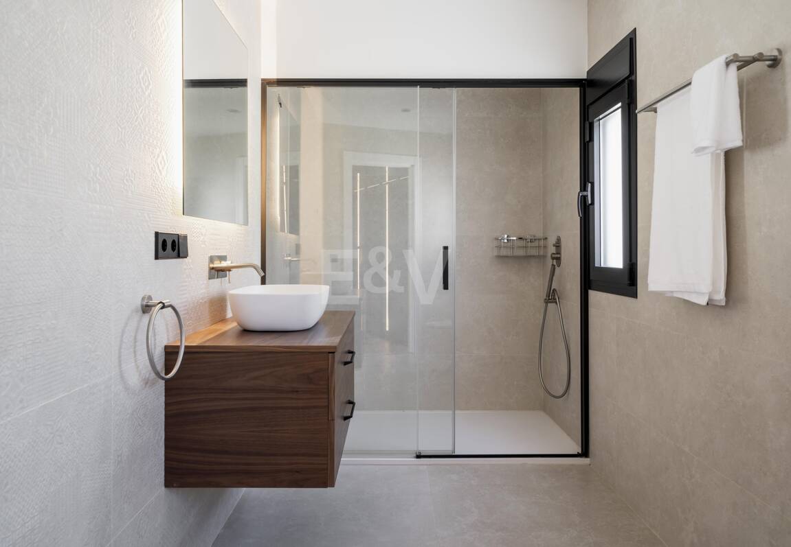 South-Facing Villa with Panoramic Sea Views in Marbella’s Golden Mile