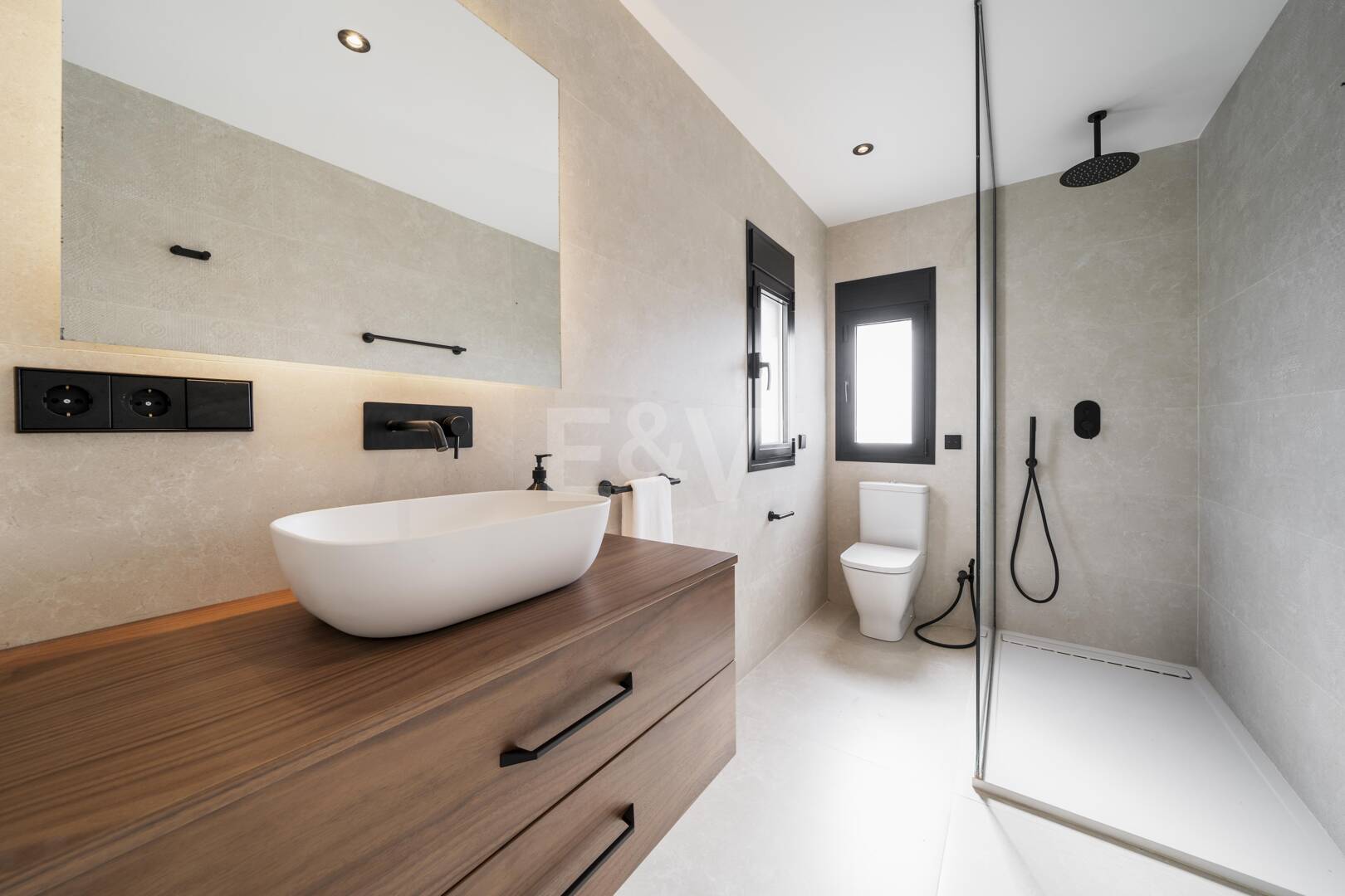 South-Facing Villa with Panoramic Sea Views in Marbella’s Golden Mile