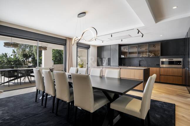 South-Facing Villa with Panoramic Sea Views in Marbella’s Golden Mile