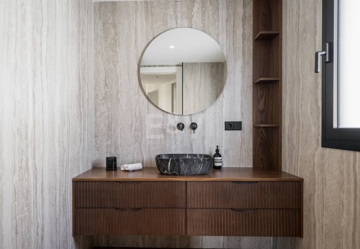 South-Facing Villa with Panoramic Sea Views in Marbella’s Golden Mile