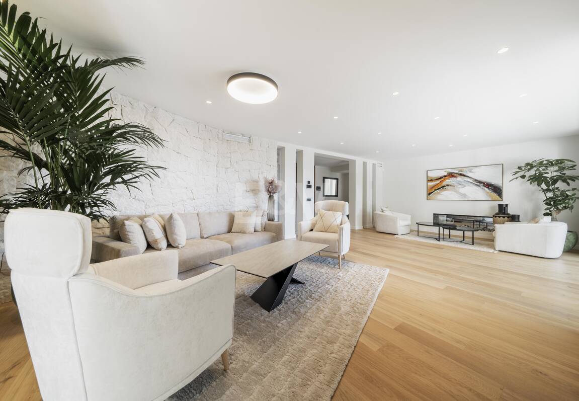 South-Facing Villa with Panoramic Sea Views in Marbella’s Golden Mile