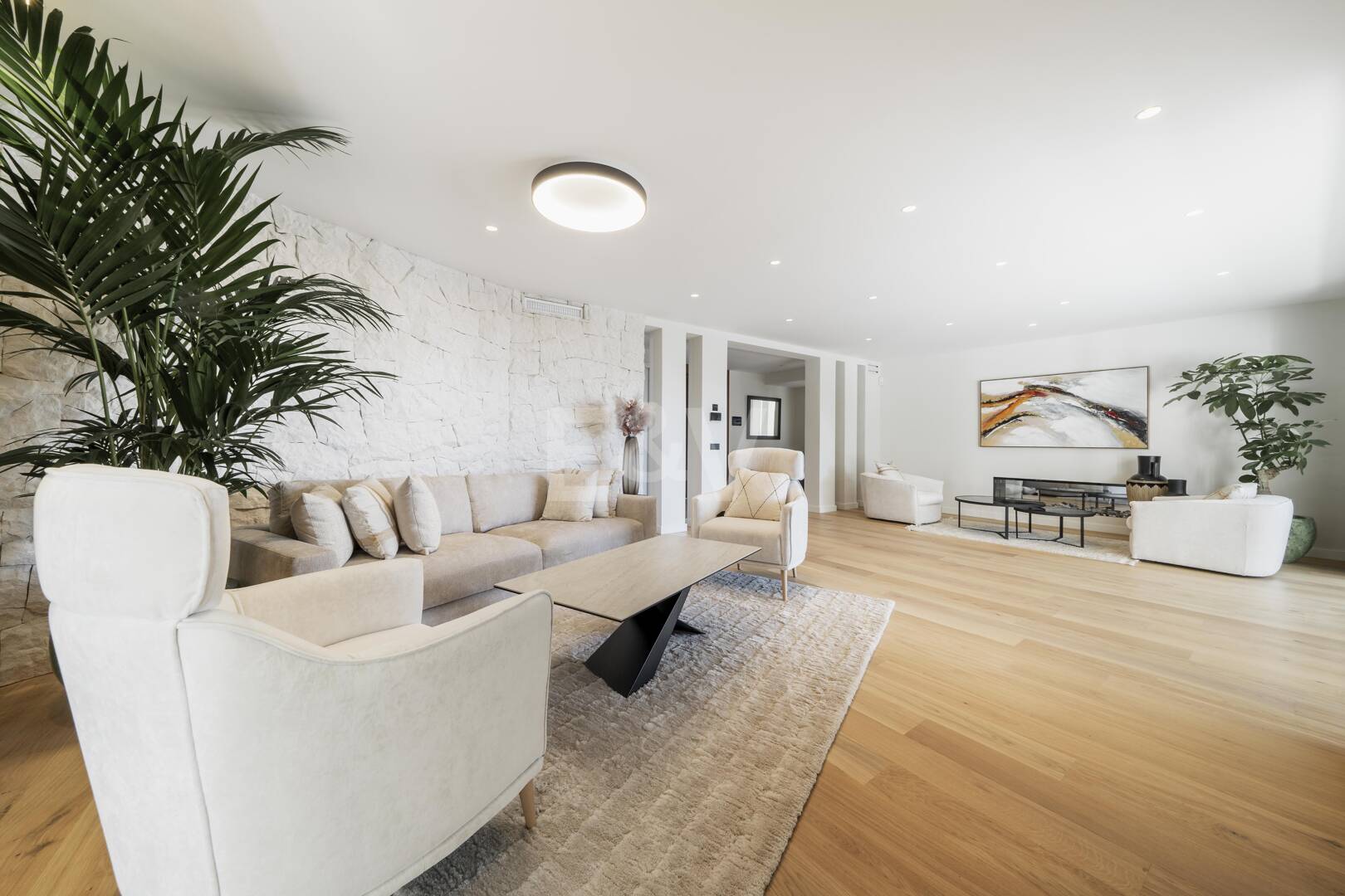 South-Facing Villa with Panoramic Sea Views in Marbella’s Golden Mile