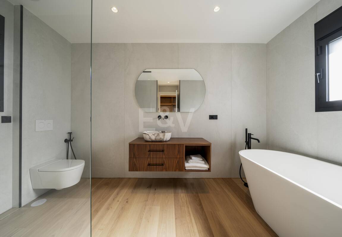 South-Facing Villa with Panoramic Sea Views in Marbella’s Golden Mile