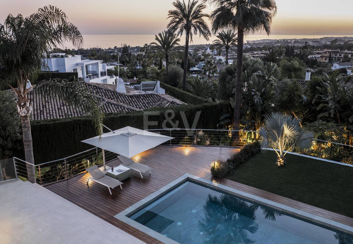 South-Facing Villa with Panoramic Sea Views in Marbella’s Golden Mile