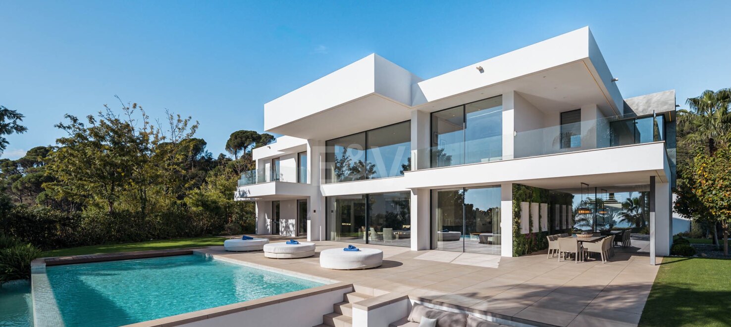 Villa de luxe élégante à El Madroñal avec vue imprenable sur la mer