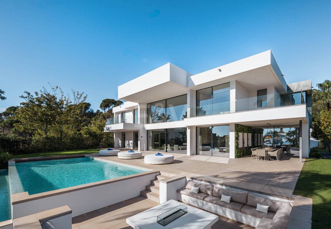 Elegant lyx Villa i El Madroñal med hisnande havsutsikt