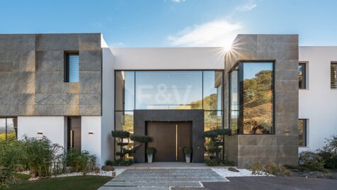 Elegante y lujosa Villa en El Madroñal con impresionantes vistas al mar