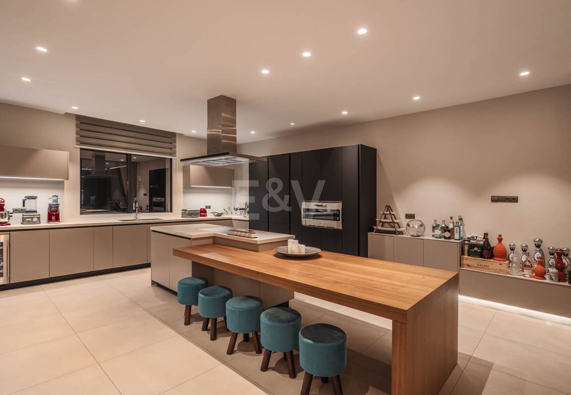 Elegant lyx Villa i El Madroñal med hisnande havsutsikt