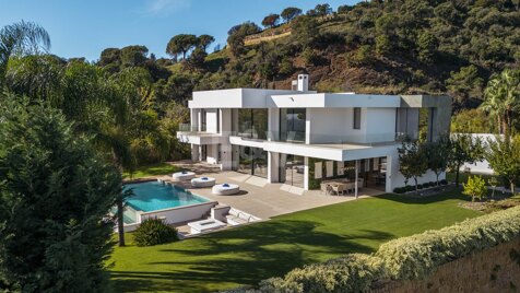 Elegante y lujosa Villa en El Madroñal con impresionantes vistas al mar