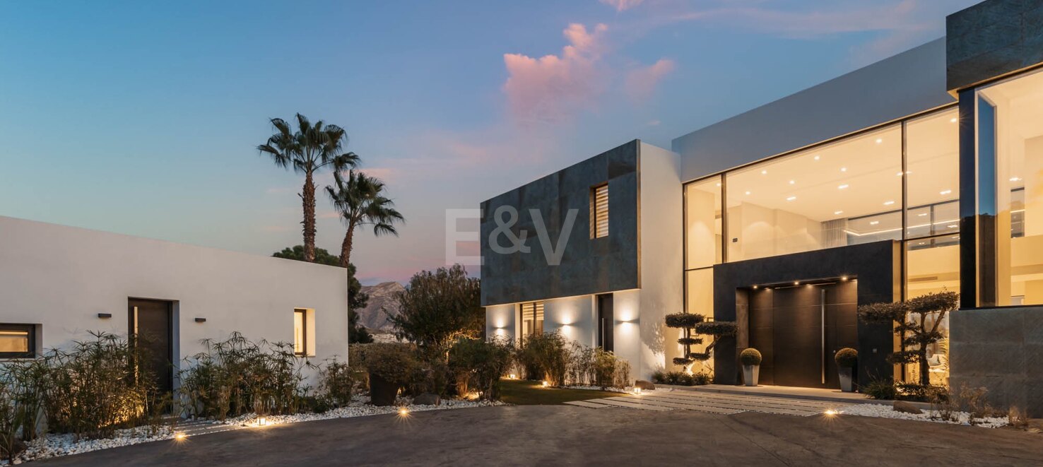 Villa de luxe élégante à El Madroñal avec vue imprenable sur la mer