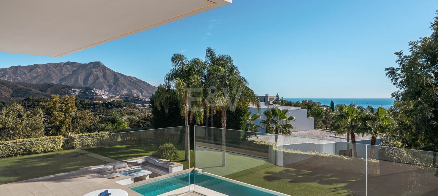 Villa de luxe élégante à El Madroñal avec vue imprenable sur la mer