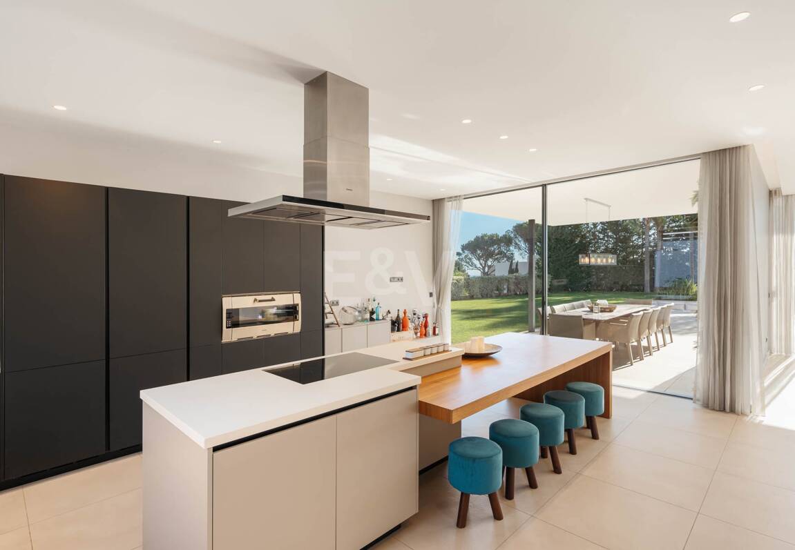 Elegant lyx Villa i El Madroñal med hisnande havsutsikt