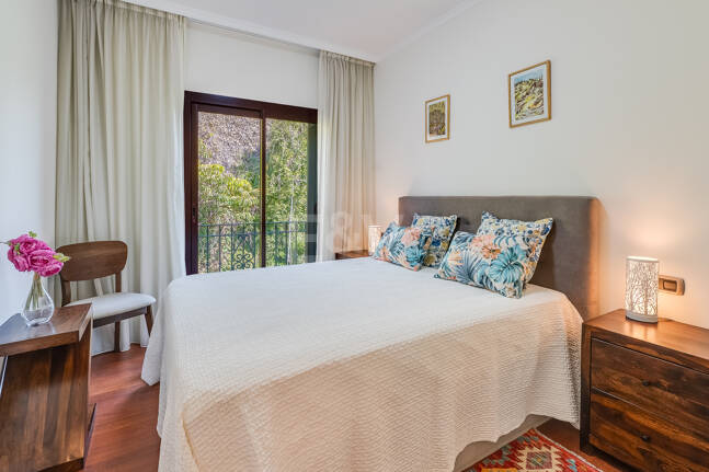 Doppelhaushälfte in einer geschlossenen Wohnanlage in der Nähe von Puente Romano