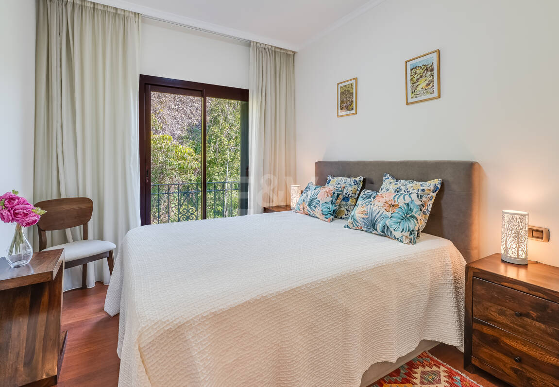 Doppelhaushälfte in einer geschlossenen Wohnanlage in der Nähe von Puente Romano