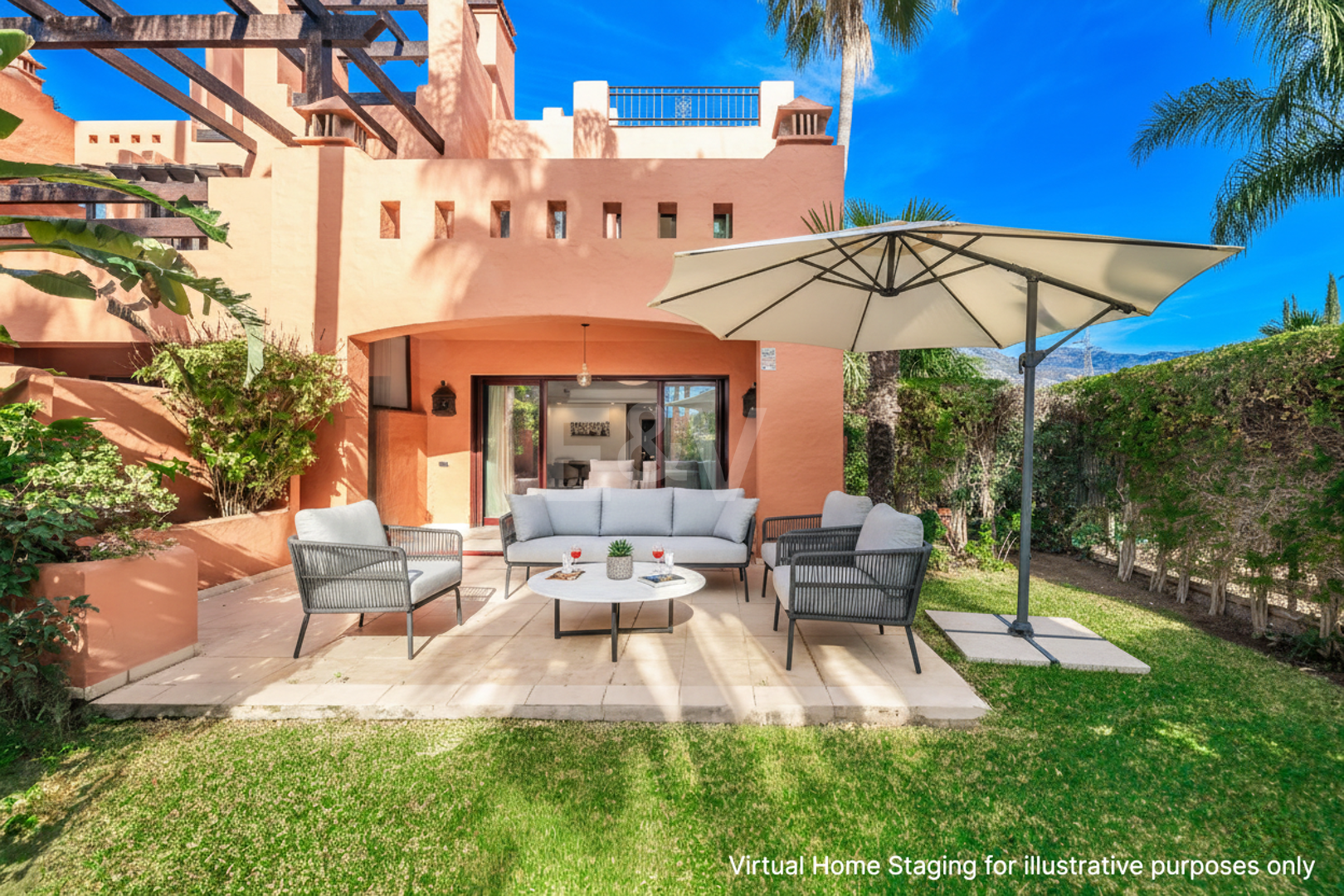 Doppelhaushälfte in einer geschlossenen Wohnanlage in der Nähe von Puente Romano