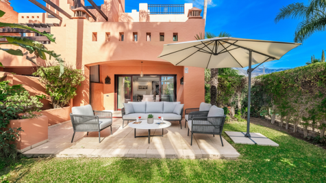 Renoverat halvt fristående hus i en gated Marbella gemenskap nära Puente Romano och stranden