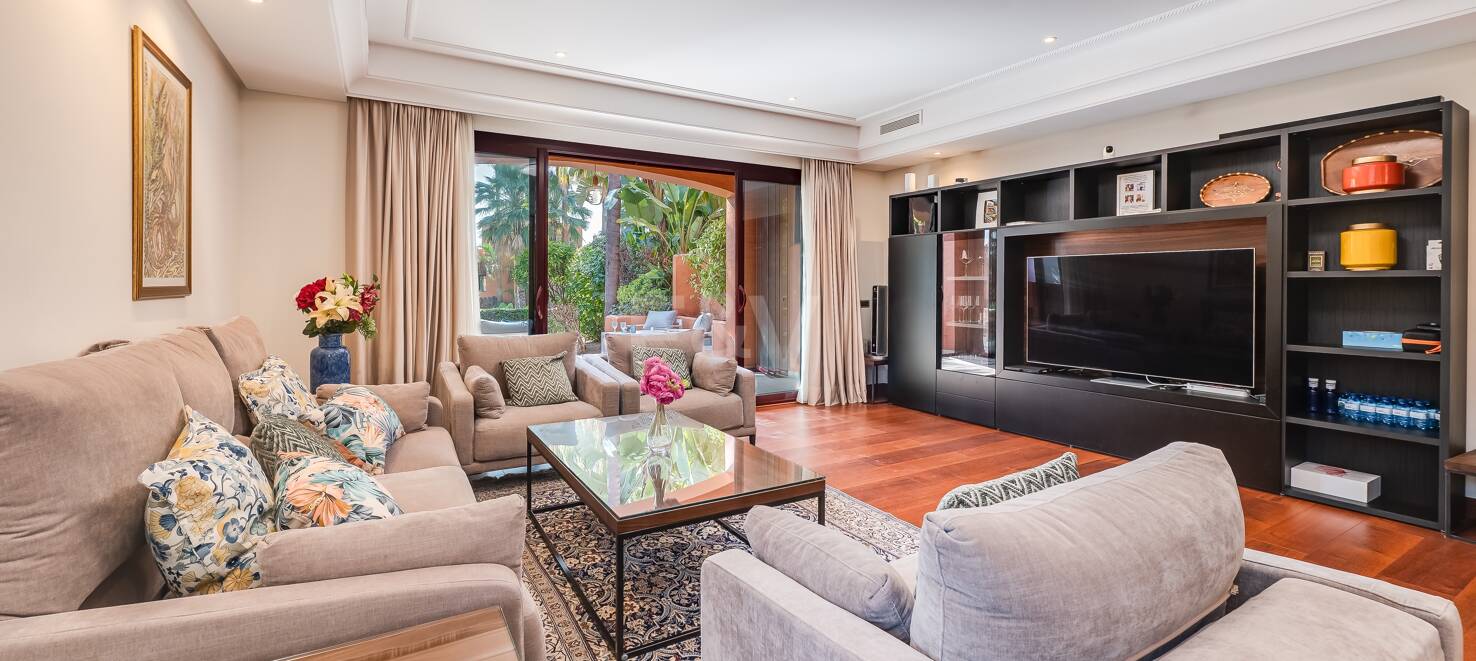 Semi-Detached House in a Gated Community Near Puente Romano