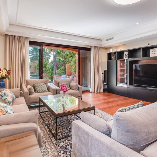 Semi-Detached House in a Gated Community Near Puente Romano