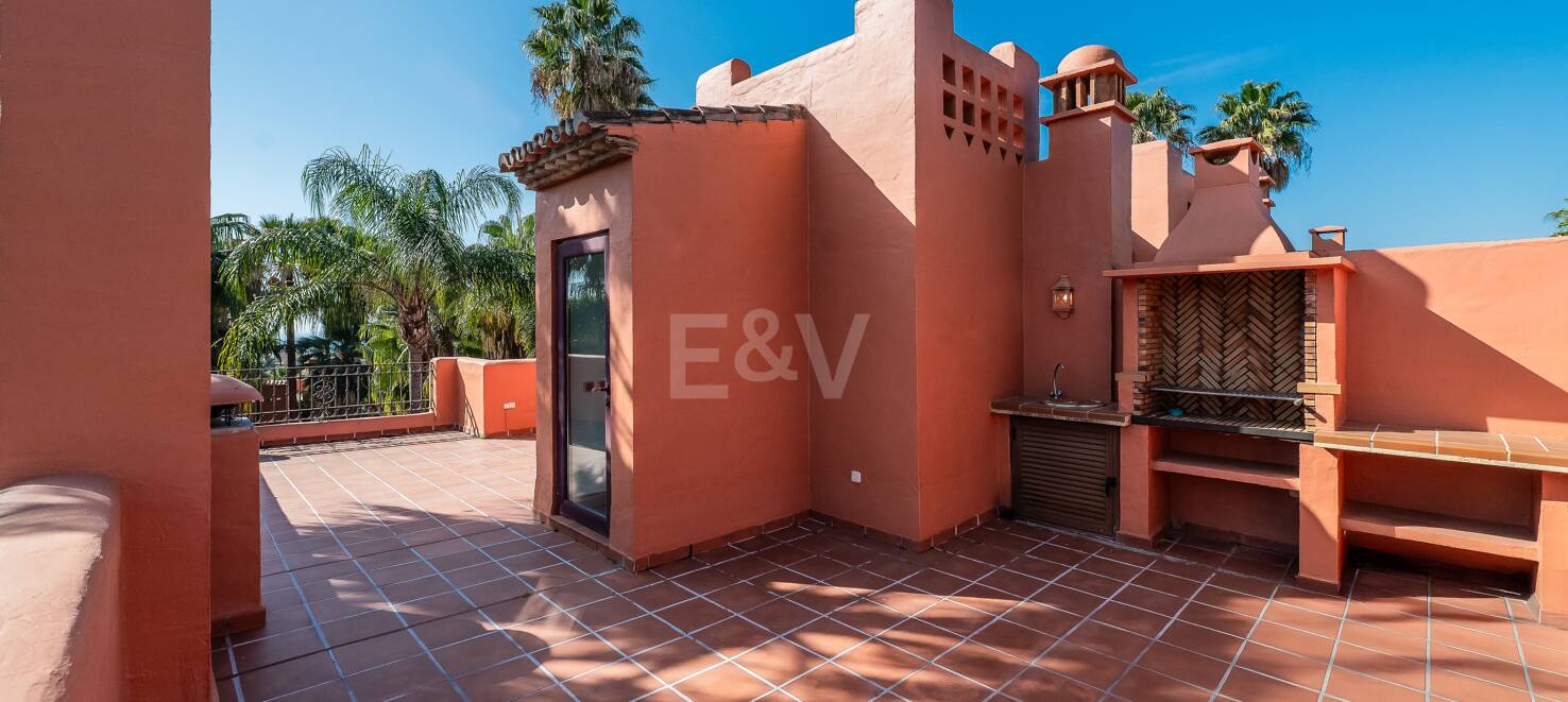 Semi-Detached House in a Gated Community Near Puente Romano