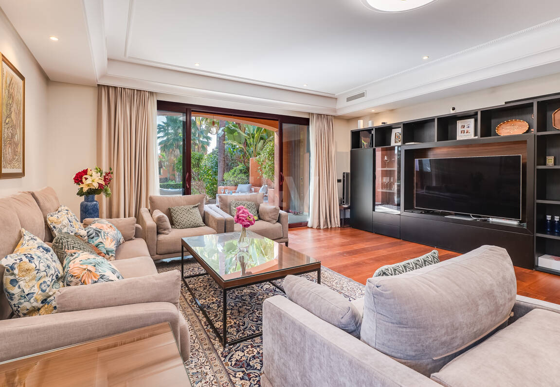 Doppelhaushälfte in einer geschlossenen Wohnanlage in der Nähe von Puente Romano