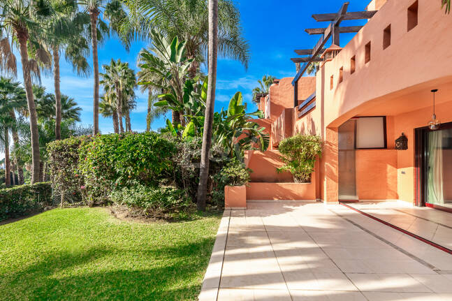 Doppelhaushälfte in einer geschlossenen Wohnanlage in der Nähe von Puente Romano