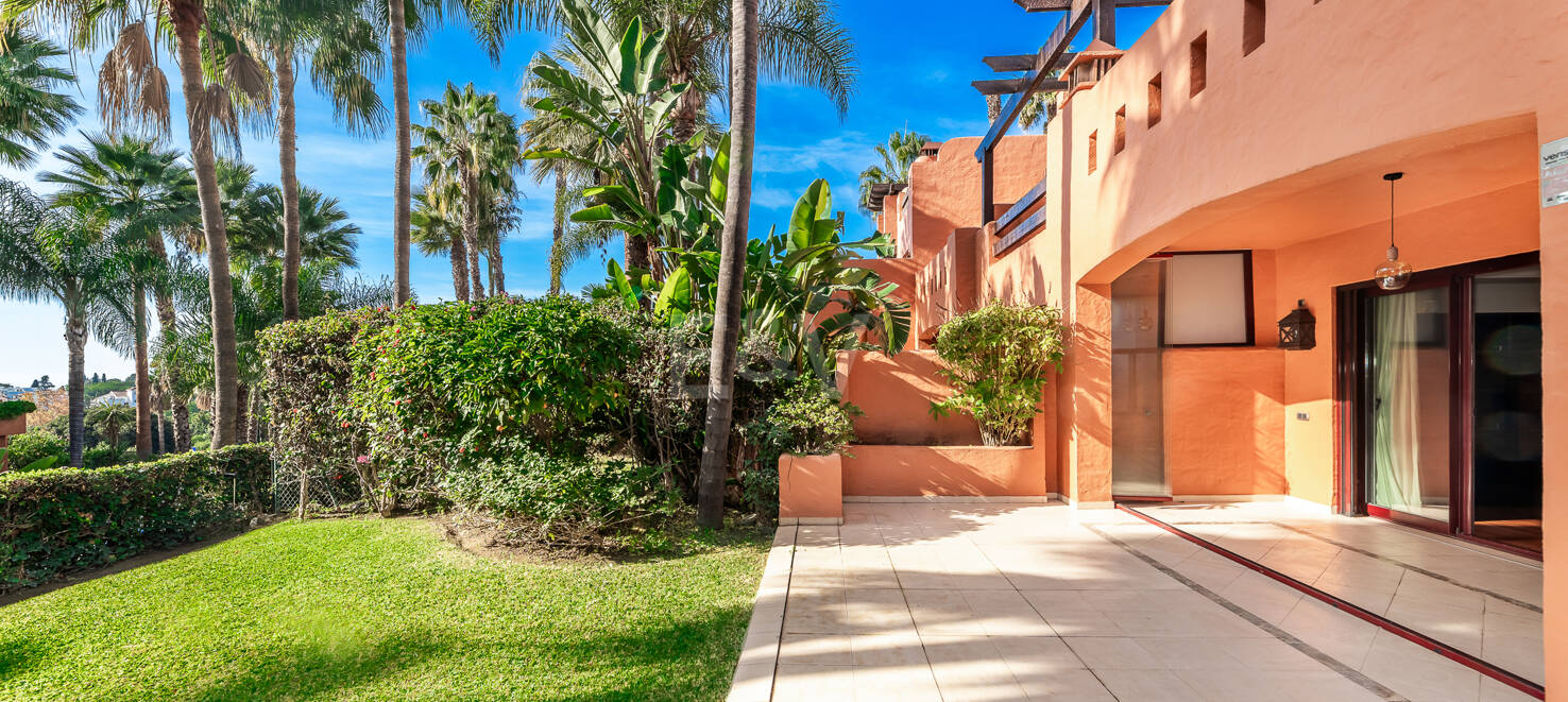 Doppelhaushälfte in einer geschlossenen Wohnanlage in der Nähe von Puente Romano