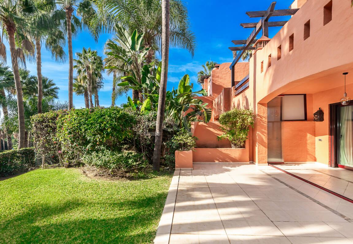 Doppelhaushälfte in einer geschlossenen Wohnanlage in der Nähe von Puente Romano