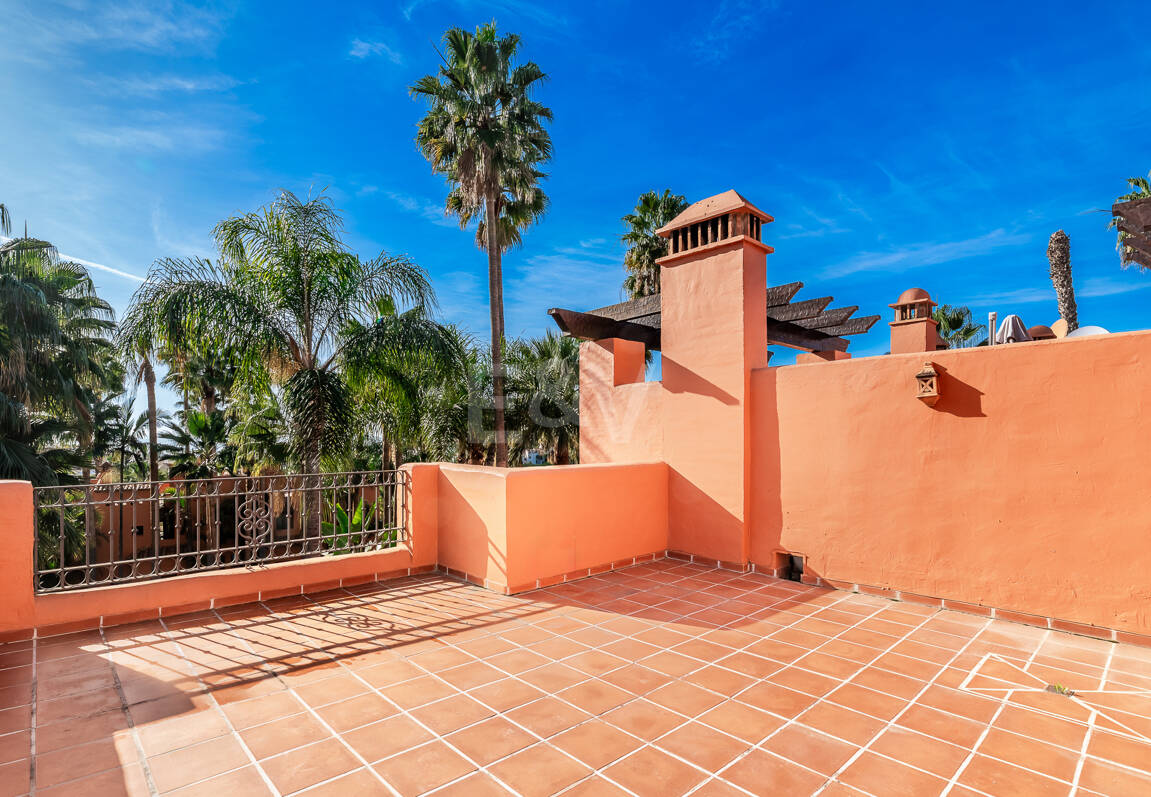 Doppelhaushälfte in einer geschlossenen Wohnanlage in der Nähe von Puente Romano