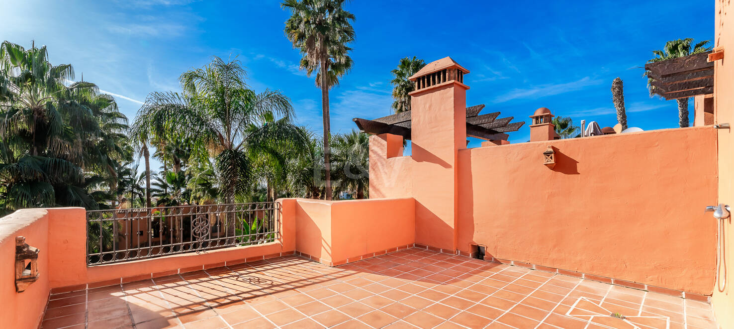 Doppelhaushälfte in einer geschlossenen Wohnanlage in der Nähe von Puente Romano