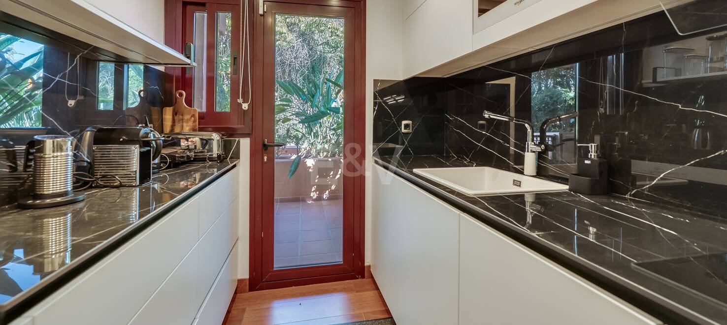 Semi-Detached House in a Gated Community Near Puente Romano