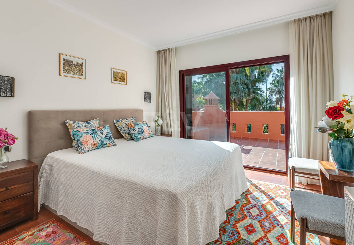 Doppelhaushälfte in einer geschlossenen Wohnanlage in der Nähe von Puente Romano