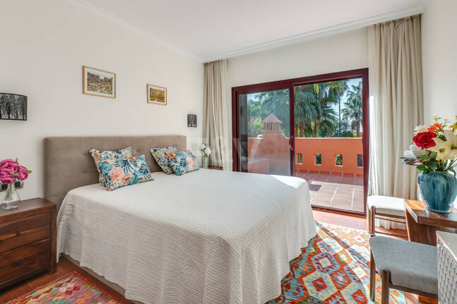 Doppelhaushälfte in einer geschlossenen Wohnanlage in der Nähe von Puente Romano