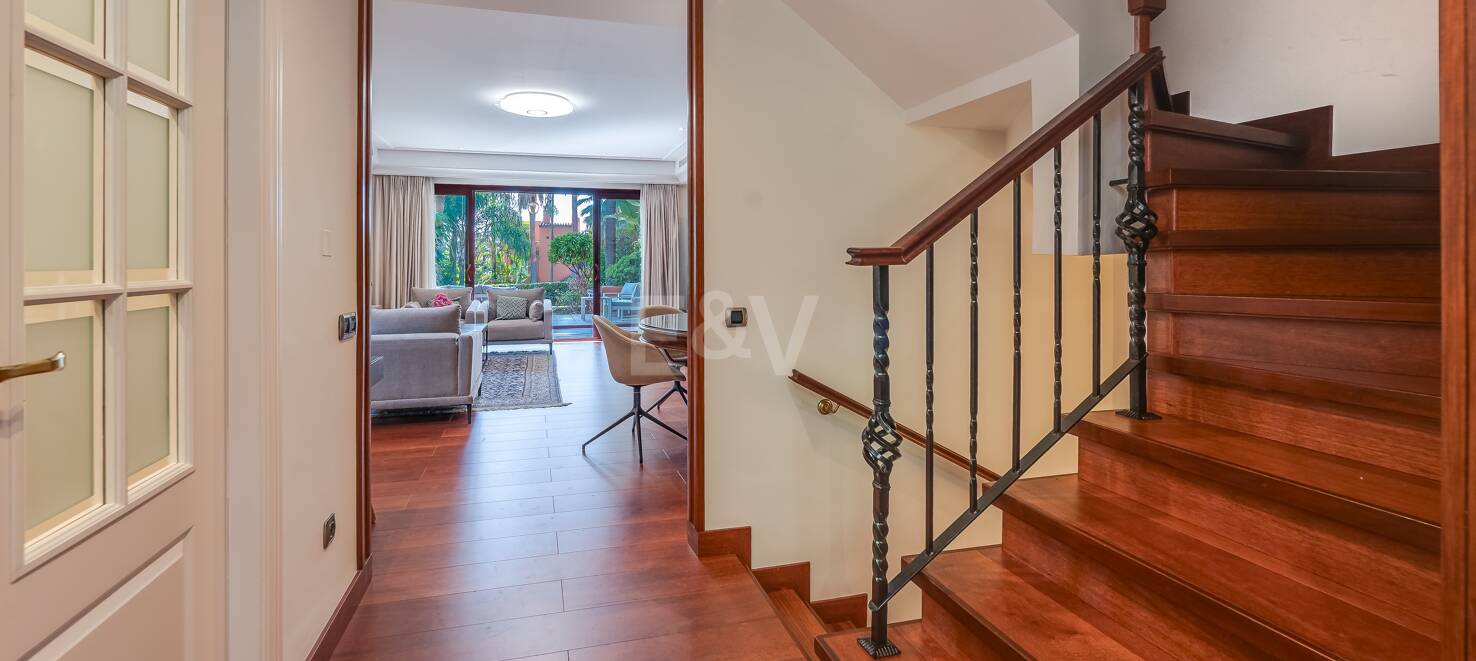 Semi-Detached House in a Gated Community Near Puente Romano