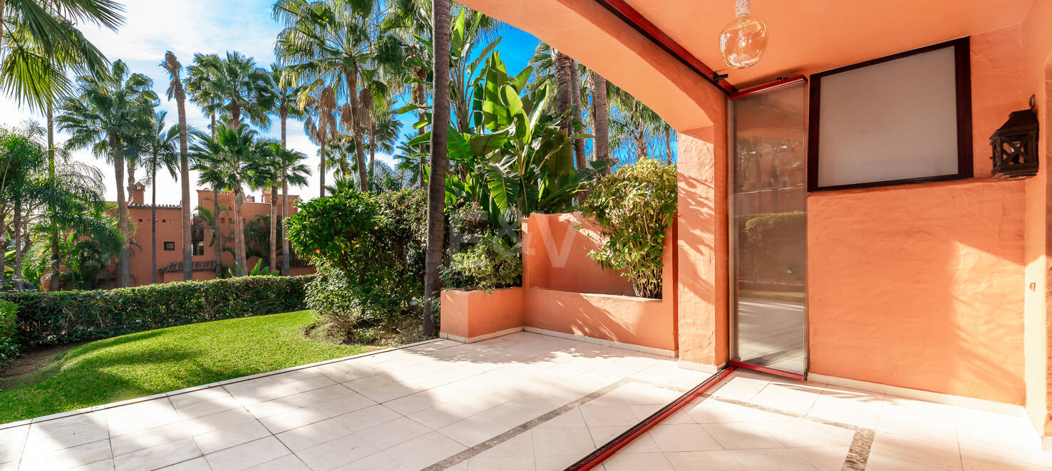 Doppelhaushälfte in einer geschlossenen Wohnanlage in der Nähe von Puente Romano