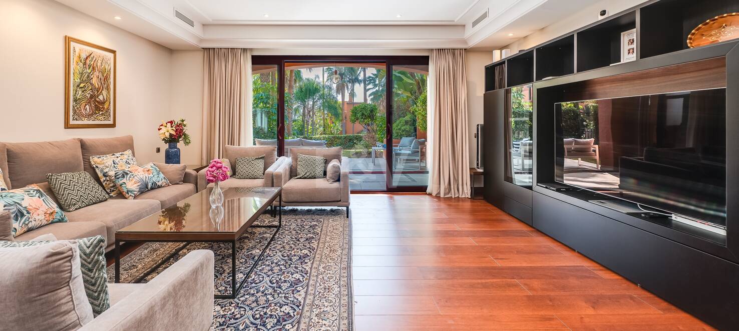 Semi-Detached House in a Gated Community Near Puente Romano