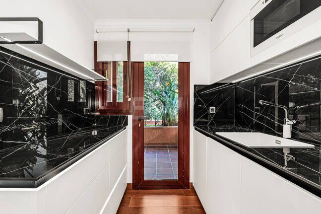 Doppelhaushälfte in einer geschlossenen Wohnanlage in der Nähe von Puente Romano