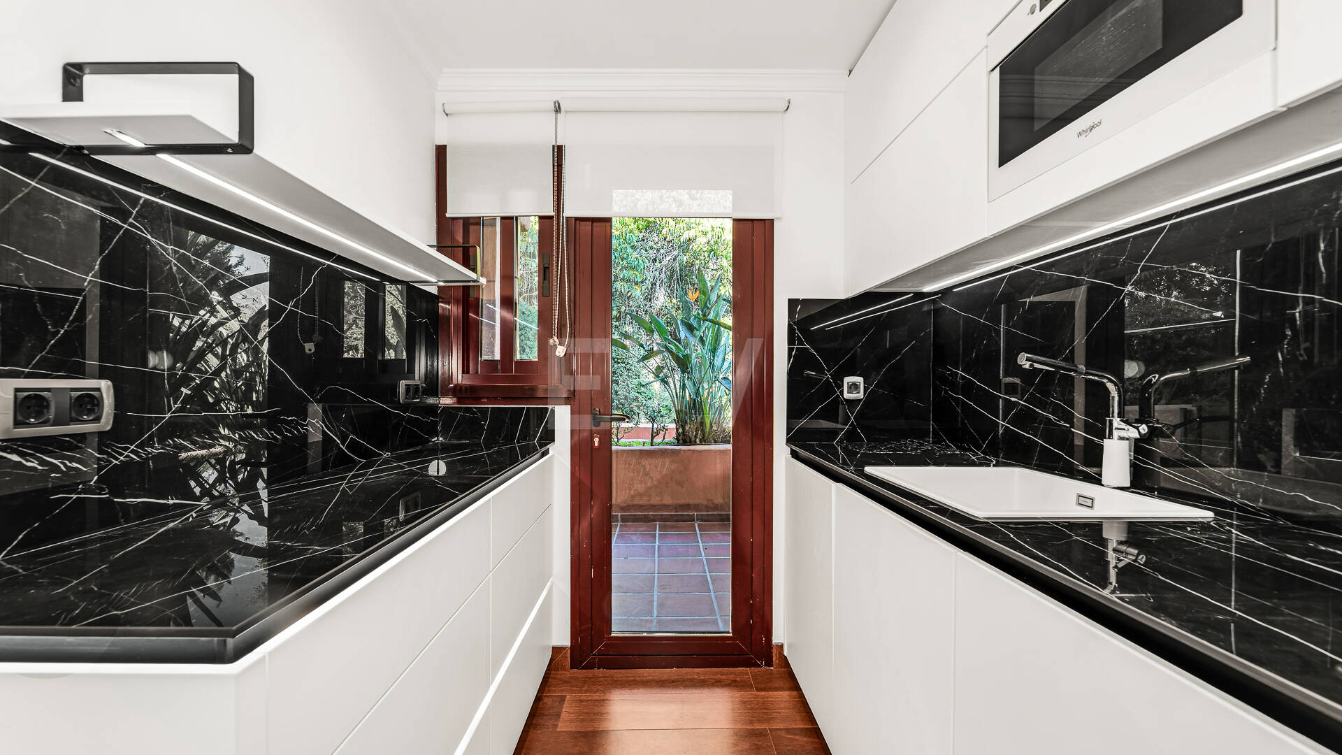 Doppelhaushälfte in einer geschlossenen Wohnanlage in der Nähe von Puente Romano