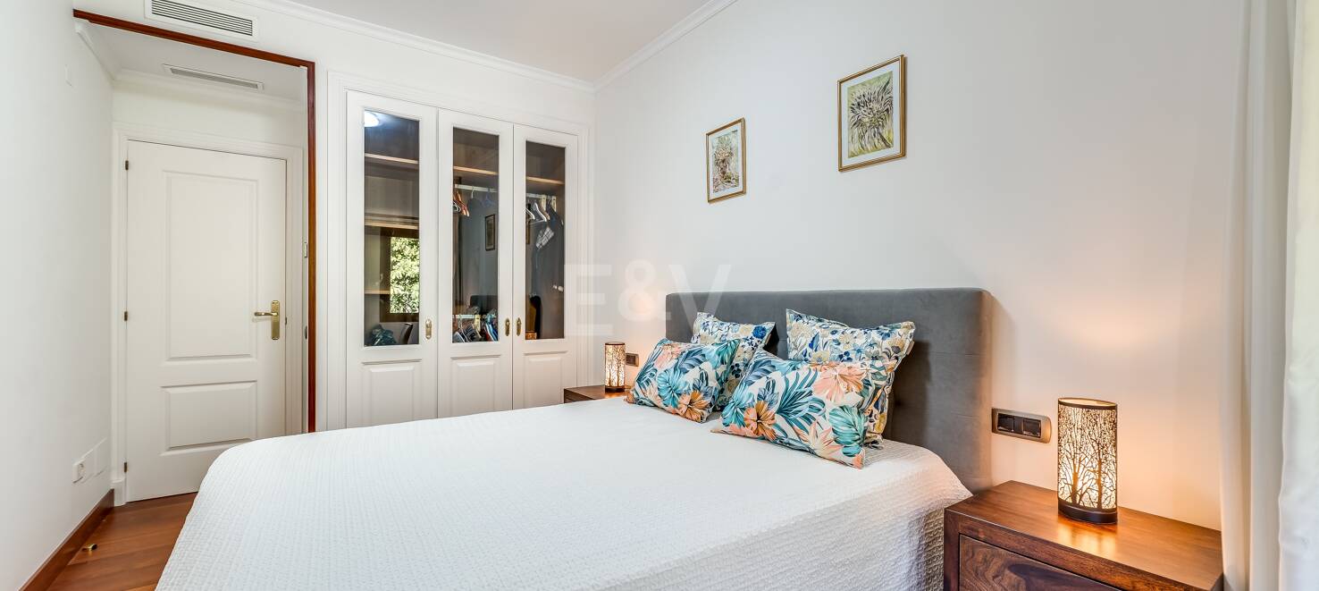 Semi-Detached House in a Gated Community Near Puente Romano